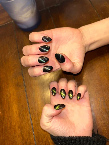 Cat-eye magnetic nail art at L.A. Nails